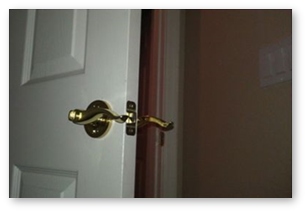 To close, pull handle down first.